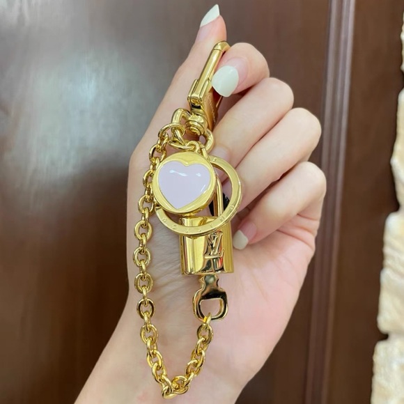 Louis Vuitton Gold and Pink Heart Key Holder - Picture 1 of 4